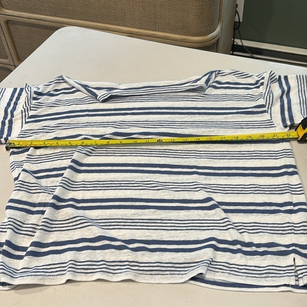 Aerie - short sleeve crew neck t-shirt - size XS. White with baby blue stripes - Picture 8 of 11